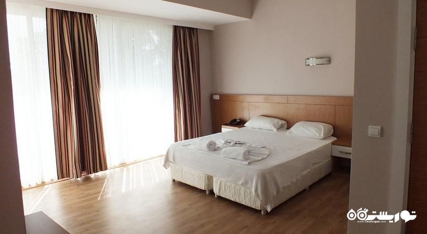 نمای تخت بزرگ اتاق دبل